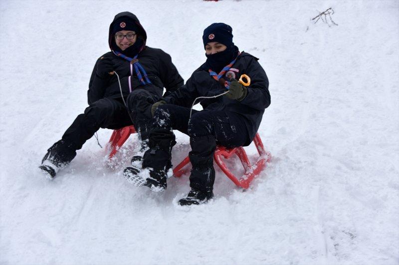 Türk, Suriyeli ve Filistinli gençler kış kampında buluştu