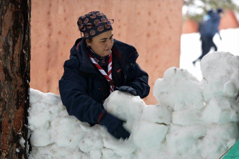 Türk, Suriyeli ve Filistinli gençler kış kampında buluştu
