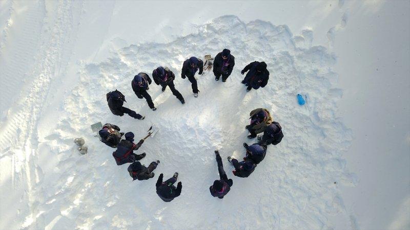 Türk, Suriyeli ve Filistinli gençler kış kampında buluştu