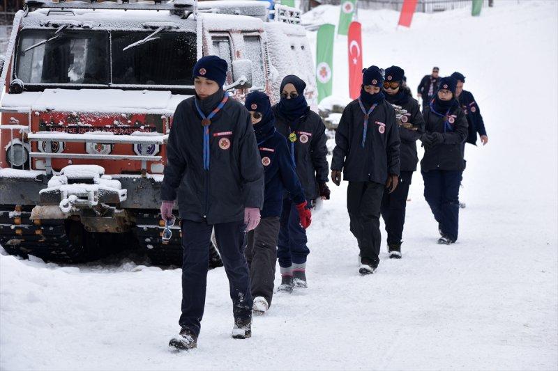 Türk, Suriyeli ve Filistinli gençler kış kampında buluştu