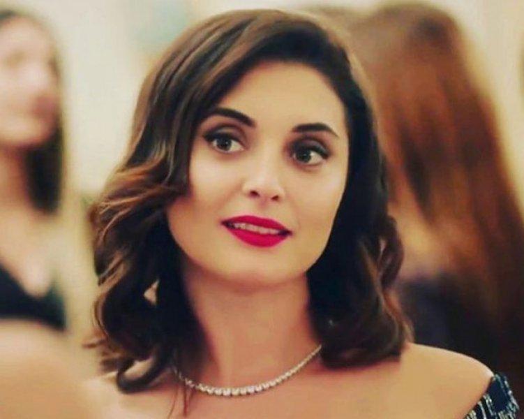 Ünlü isimlerin makyajsız halleri