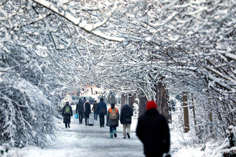 Kar yağışı Eyfel Kulesi'nin kapatılmasına neden oldu