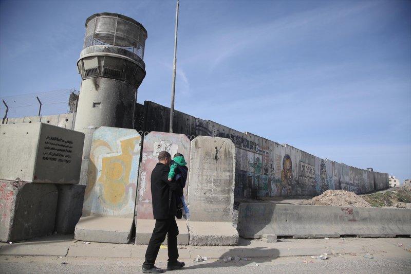  İsrail'in duvarları Filistinlileri birbirinden ayırıyor