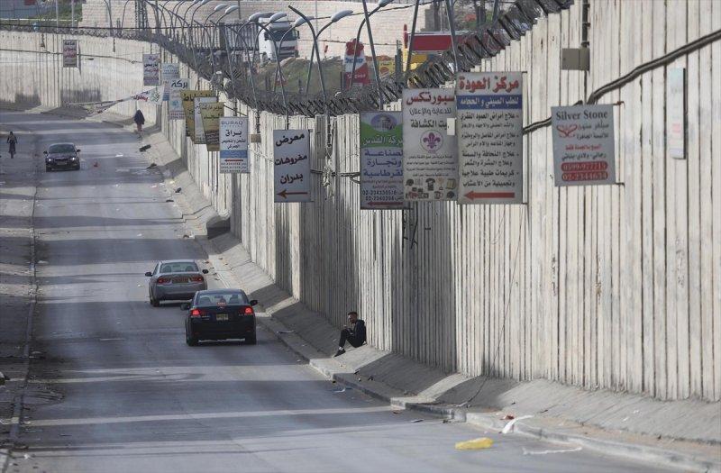  İsrail'in duvarları Filistinlileri birbirinden ayırıyor