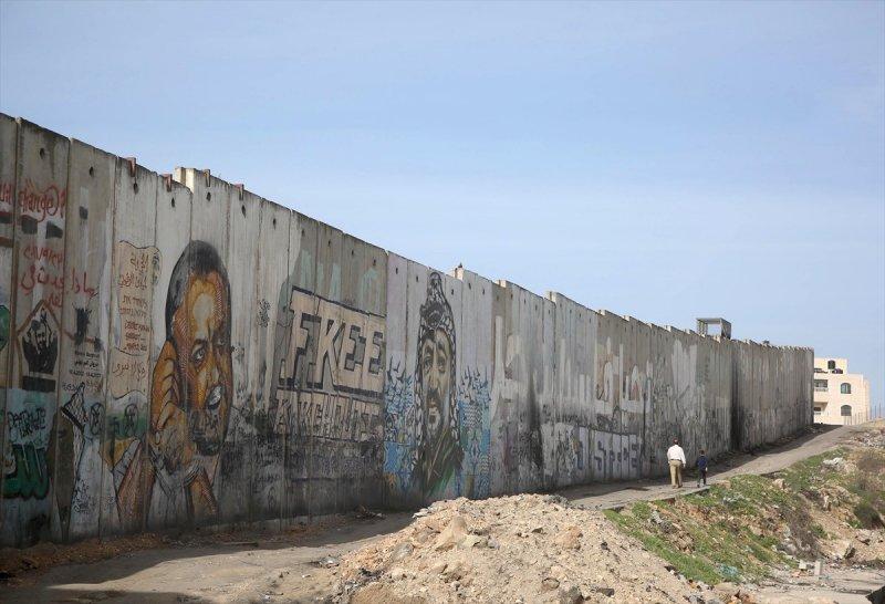  İsrail'in duvarları Filistinlileri birbirinden ayırıyor