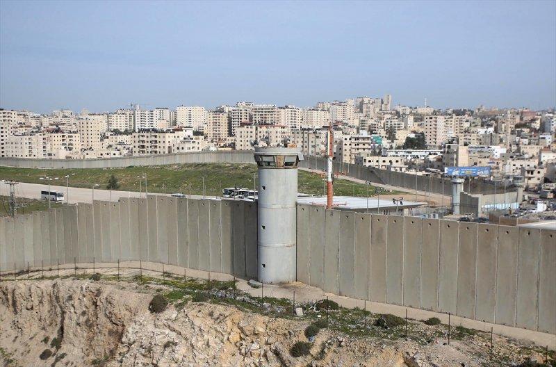  İsrail'in duvarları Filistinlileri birbirinden ayırıyor