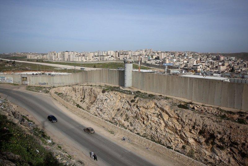  İsrail'in duvarları Filistinlileri birbirinden ayırıyor