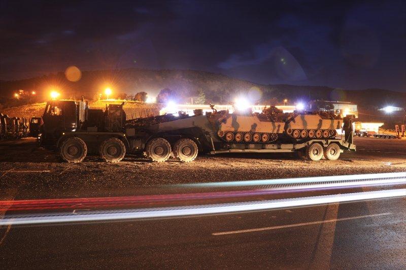 Afrin için takviye birlikler sınırda