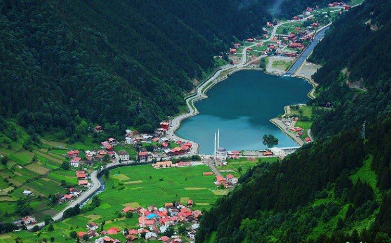Turizm merkezi Uzungöl temizlendi 