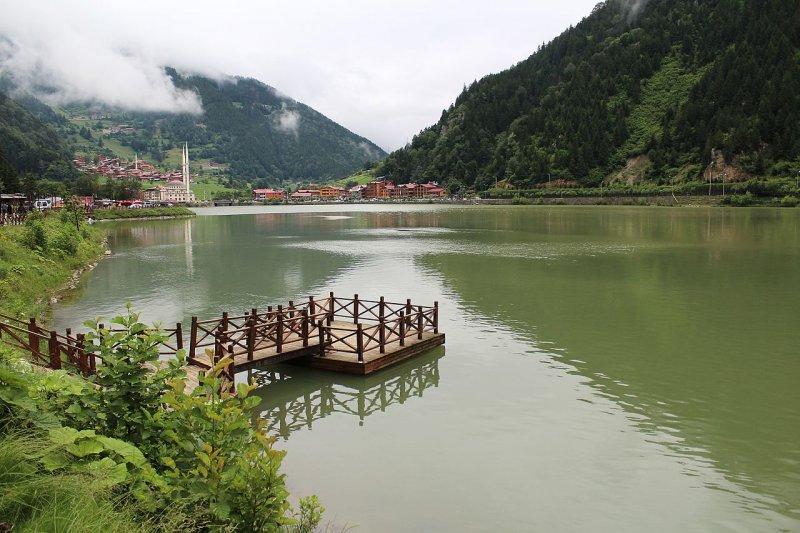 Turizm merkezi Uzungöl temizlendi 