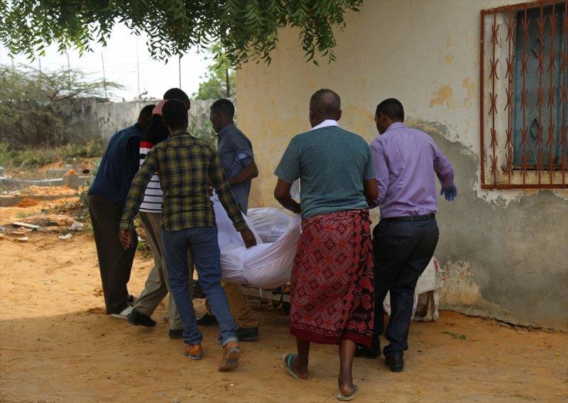 Somali'de bomba yüklü araçlarla saldırı: 21 ölü