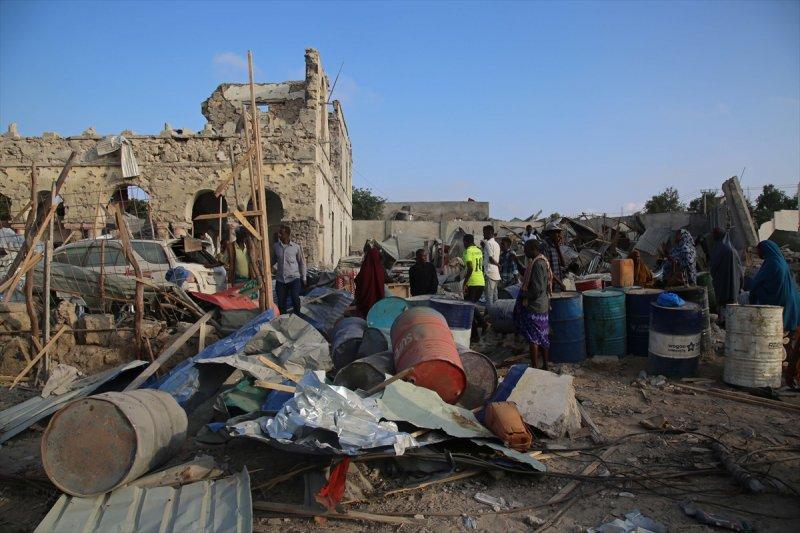 Somali'de bomba yüklü araçlarla saldırı: 21 ölü
