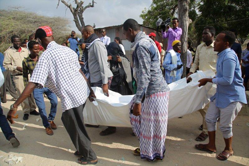 Somali'de bomba yüklü araçlarla saldırı: 21 ölü