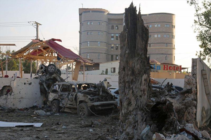 Somali'de bomba yüklü araçlarla saldırı: 21 ölü