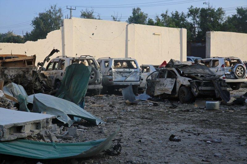 Somali'de bomba yüklü araçlarla saldırı: 21 ölü