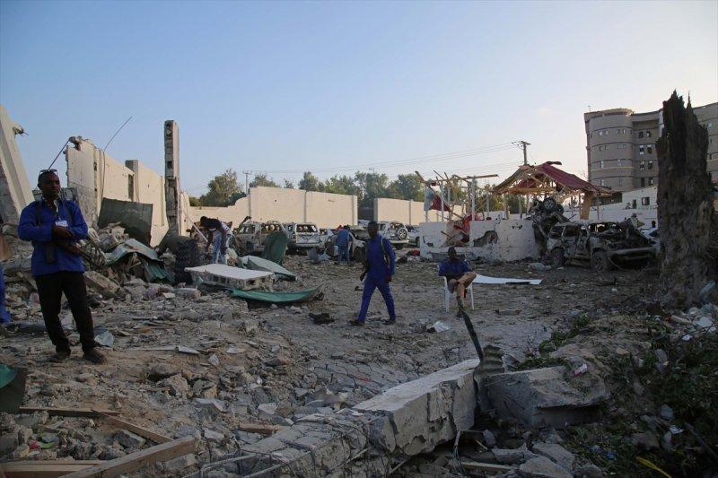 Somali'de bomba yüklü araçlarla saldırı: 21 ölü