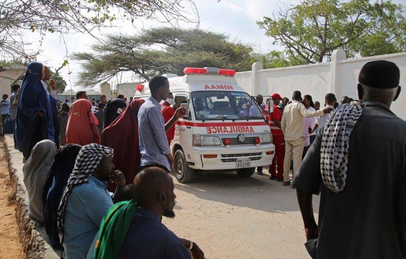 Somali'de bomba yüklü araçlarla saldırı: 21 ölü