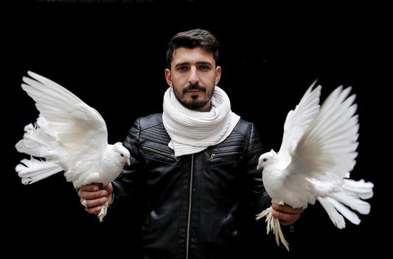 Şanlıurfa'da kuş severler kamera karşısında