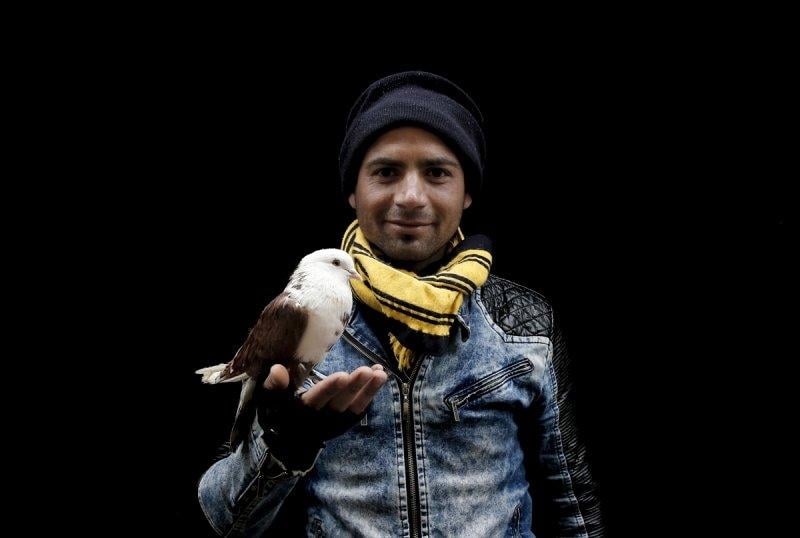 Şanlıurfa'da kuş severler kamera karşısında