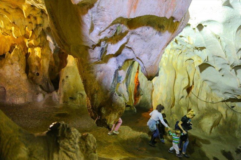  500 bin yıl öncesine ışık tutan mağara: Karain