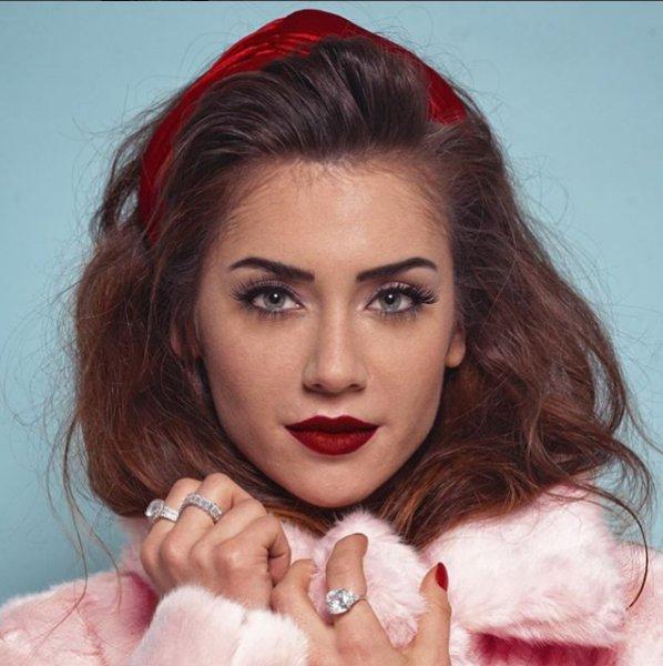 Fulya Zenginer annesine ev aldı 