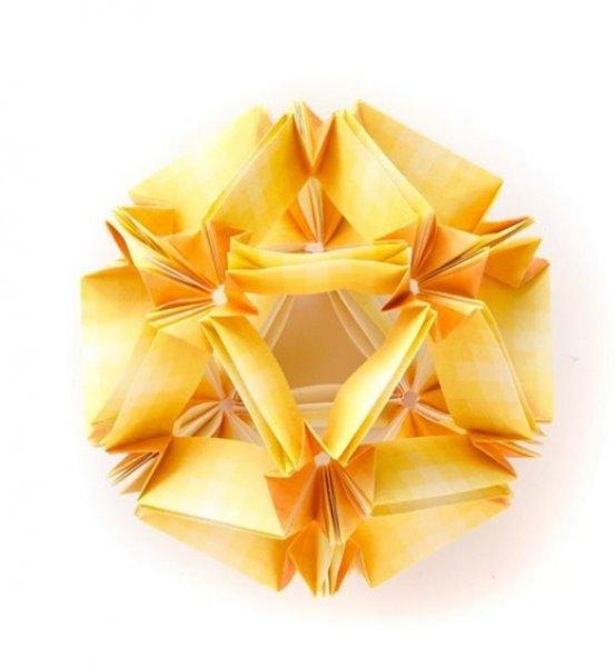 Kusudama sanatıyla yapılmış eserler