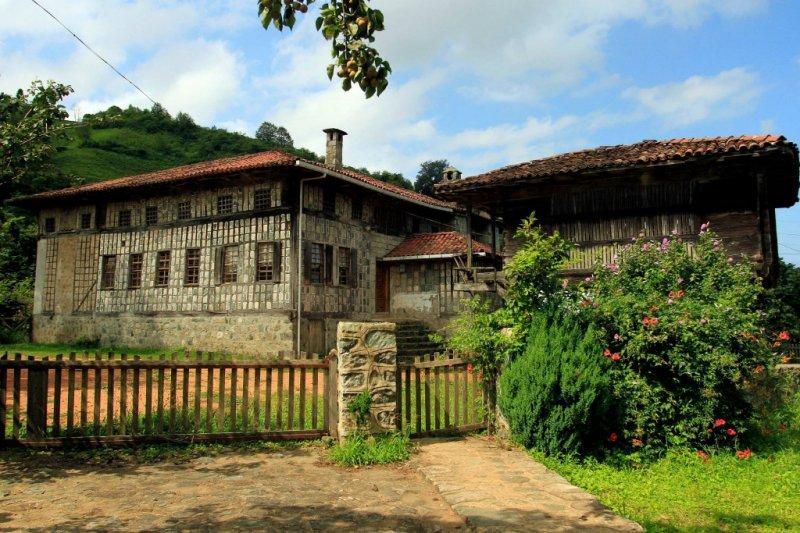 Geleneksel Karadeniz evleri