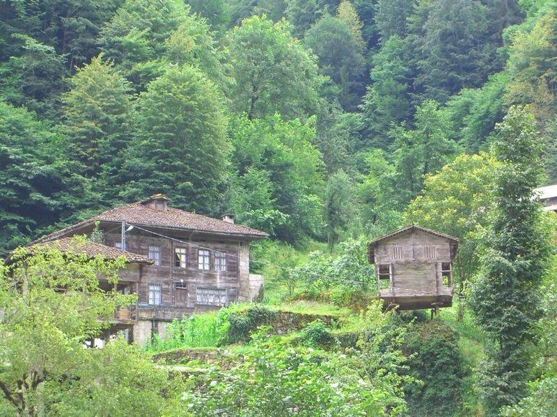 Geleneksel Karadeniz evleri