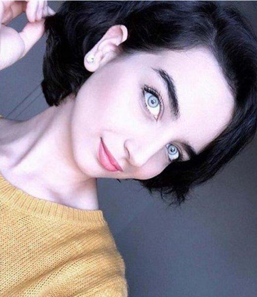 Suudi Arabistanlı yazar Tuba Büyüküstün'e ikizi kadar benziyor 