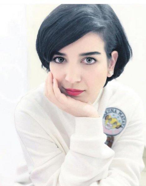 Suudi Arabistanlı yazar Tuba Büyüküstün'e ikizi kadar benziyor 
