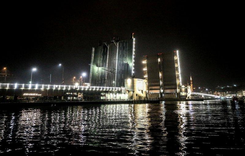 Karaköy'ün yeni iskelesi Haliç'te