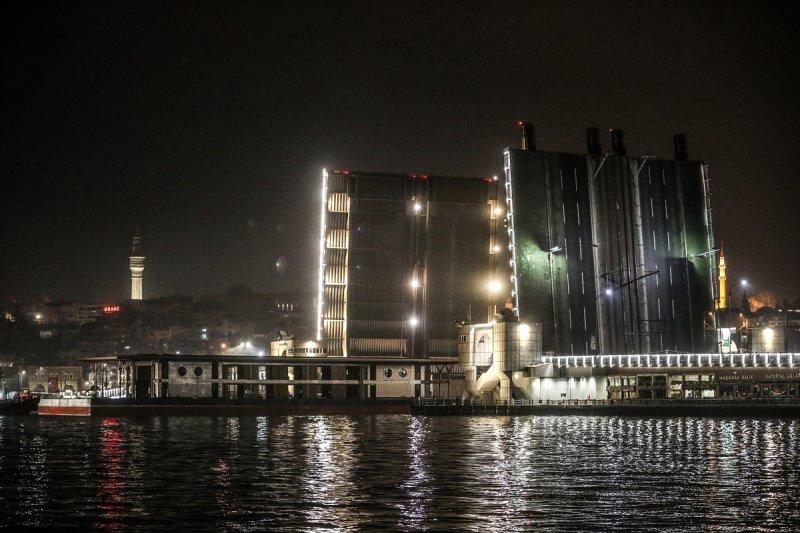 Karaköy'ün yeni iskelesi Haliç'te