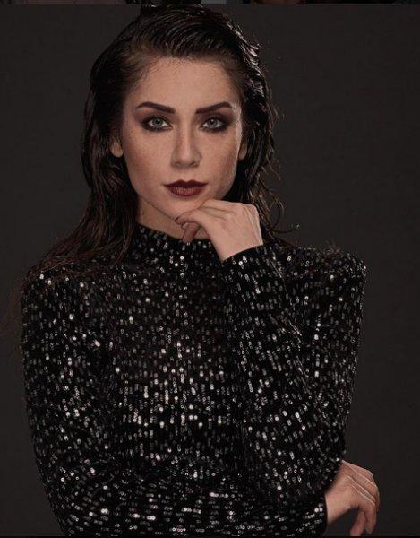 Oyuncu Fulya Zenginer annesini kaybetti 