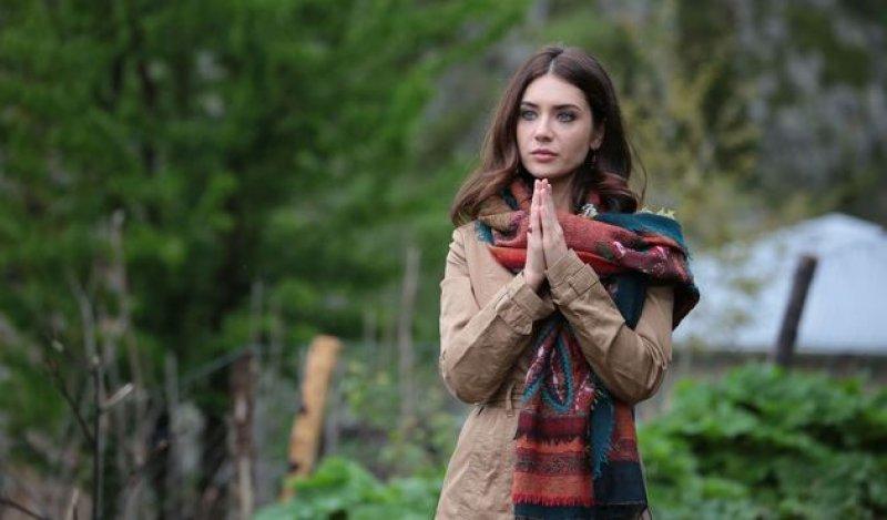 Oyuncu Fulya Zenginer annesini kaybetti 