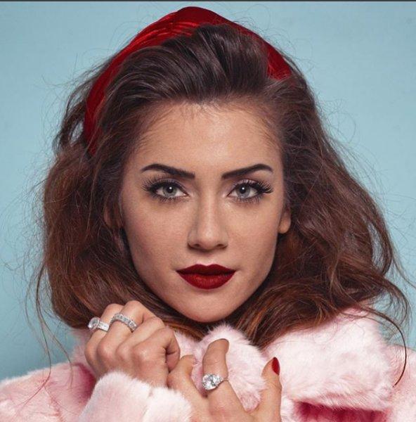 Oyuncu Fulya Zenginer annesini kaybetti 