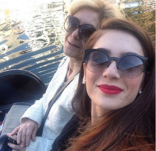 Oyuncu Fulya Zenginer annesini kaybetti 