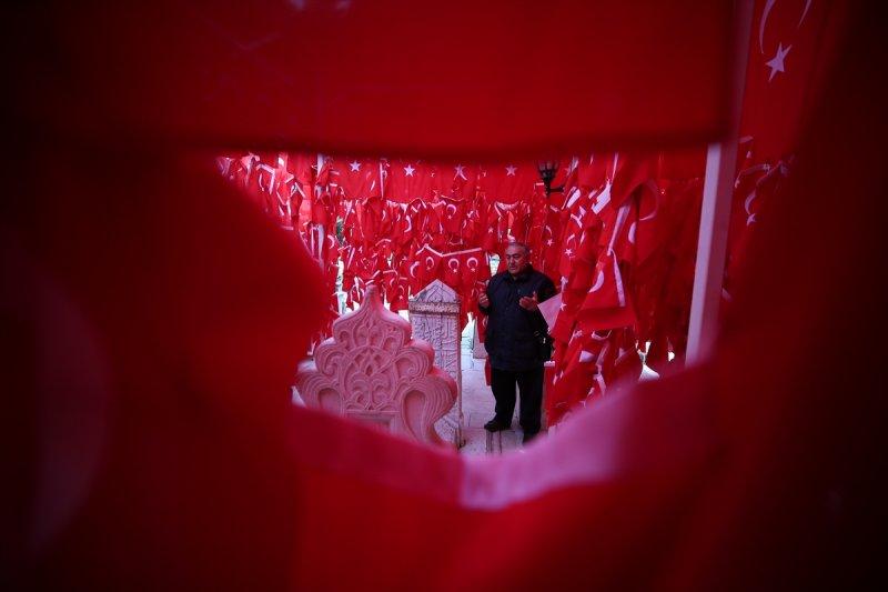 Bayraklı Baba Türbesi etkileyici hikayesiyle ilgi görüyor