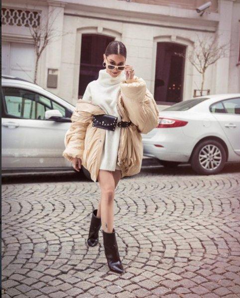 Hazal Kaya annesini yalnız bırakmadı 