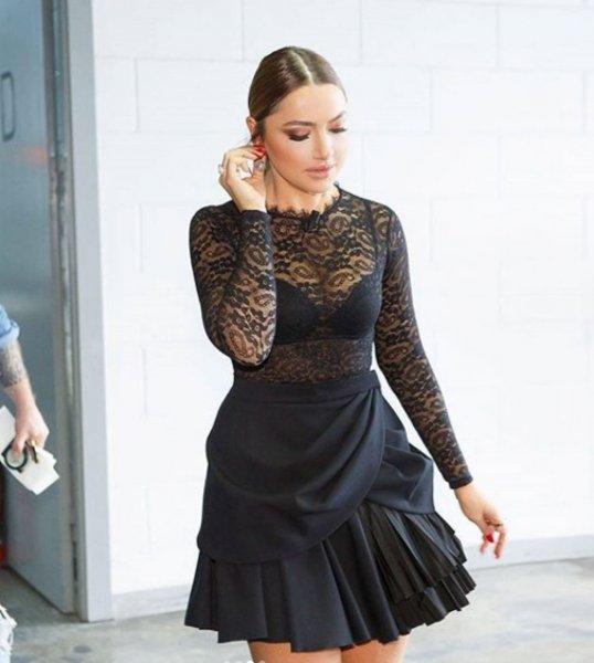 Hadise'den cesur konser kıyafetleri 