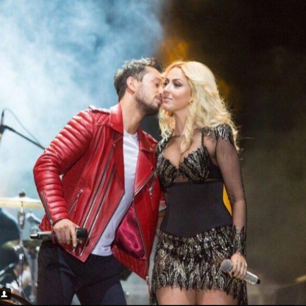 Hadise'den cesur konser kıyafetleri 