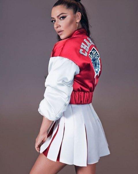 Hadise'den cesur konser kıyafetleri 