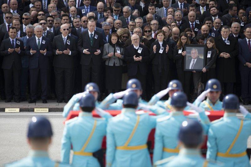 Hasan Celal Güzel için TBMM'de cenaze töreni