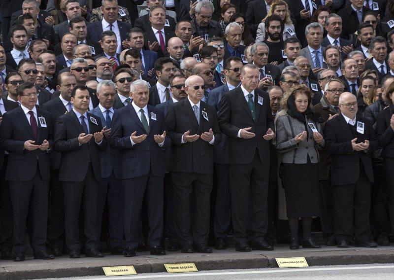 Hasan Celal Güzel için TBMM'de cenaze töreni