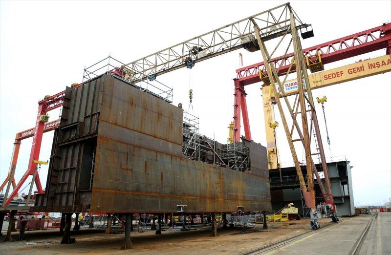 İlk milli uçak gemisi TCG Anadolu görüntülendi
