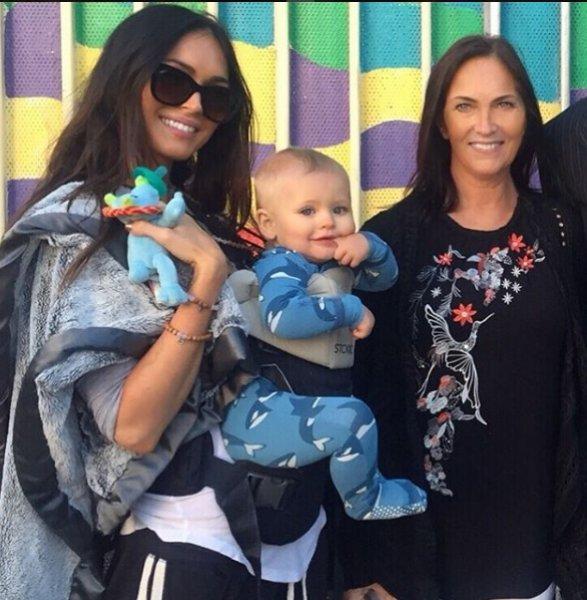 Güzel oyuncu Megan Fox Hawaii'de