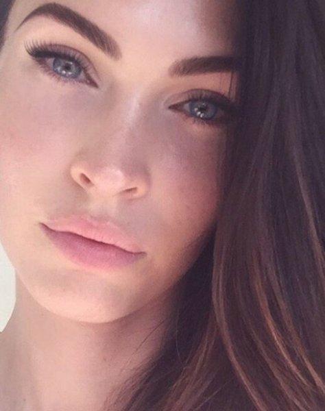 Güzel oyuncu Megan Fox Hawaii'de