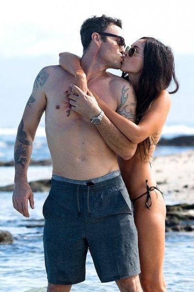 Güzel oyuncu Megan Fox Hawaii'de