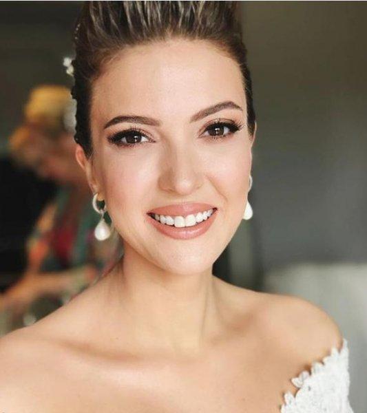 Güzel sunucu Simge Fıstıkoğlu evlendi 