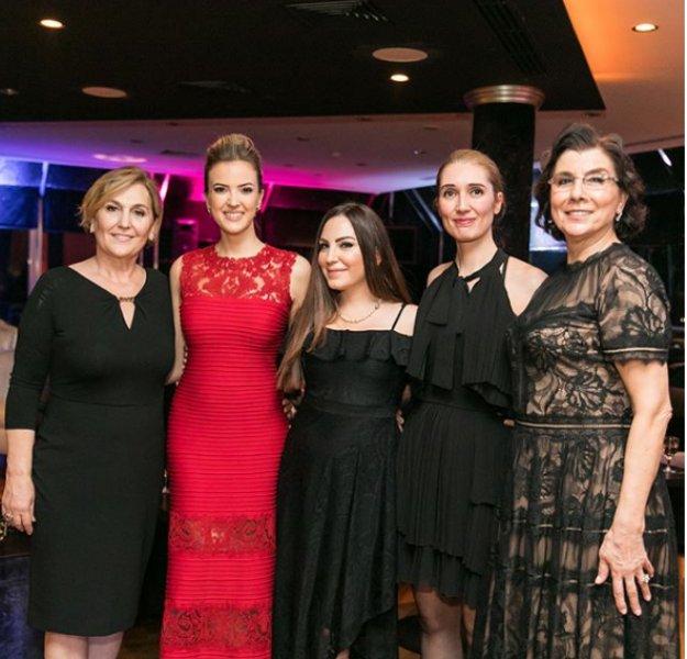 Güzel sunucu Simge Fıstıkoğlu evlendi 