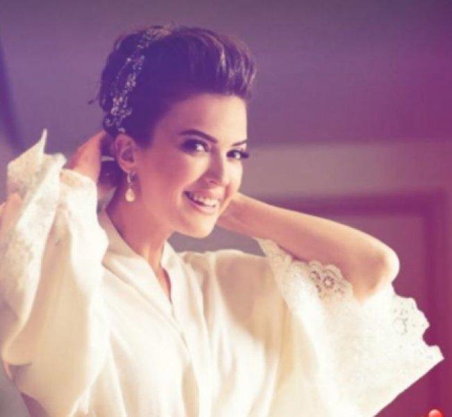 Güzel sunucu Simge Fıstıkoğlu evlendi 